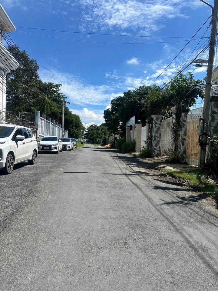 Đất nền 104m² mặt tiền đường Phạm Hùng - Bán gấp chỉ 700 triệu