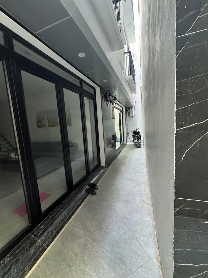 Nhà phố Hoàng Hoa Thám Ba Đình 40m² giá 11 tỷ - Nhà mới đẹp, thang máy, view thoáng!