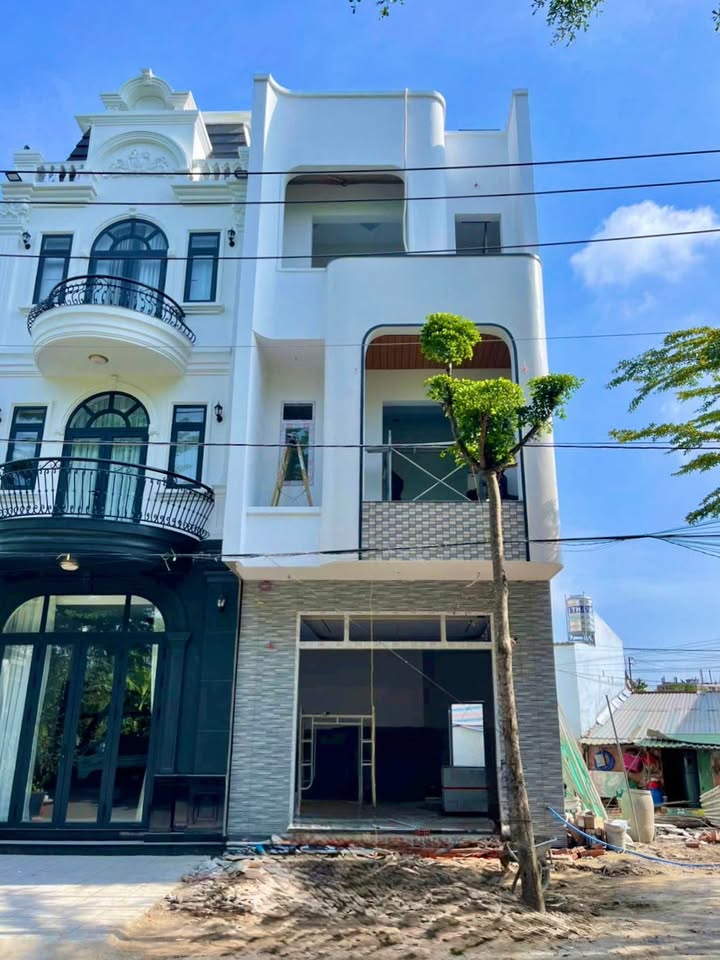 Nhà phố đường Xuân Hồng, Cần Thơ 135m² giá 3.99 tỷ - Full nội thất, sẵn sàng ở ngay!