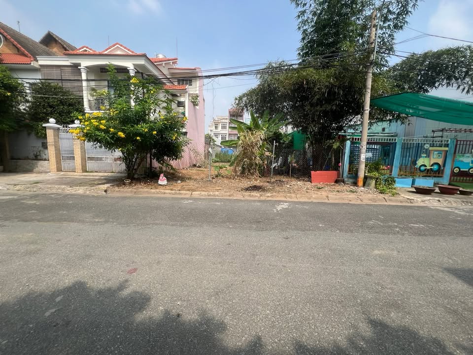 Đất biệt thự khu dân cư Mười Mẫu Q2, 200m² giá 21.5 tỷ - Sổ hồng chính chủ!