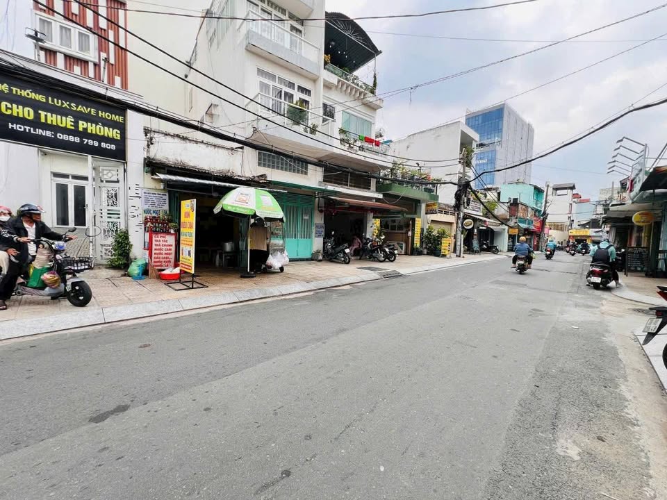 Bán gấp nhà mặt tiền Nguyễn Đình Chiểu, quận Phú Nhuận, 57m² chỉ 9.4 tỷ - Vị trí đắc địa cho kinh doanh!