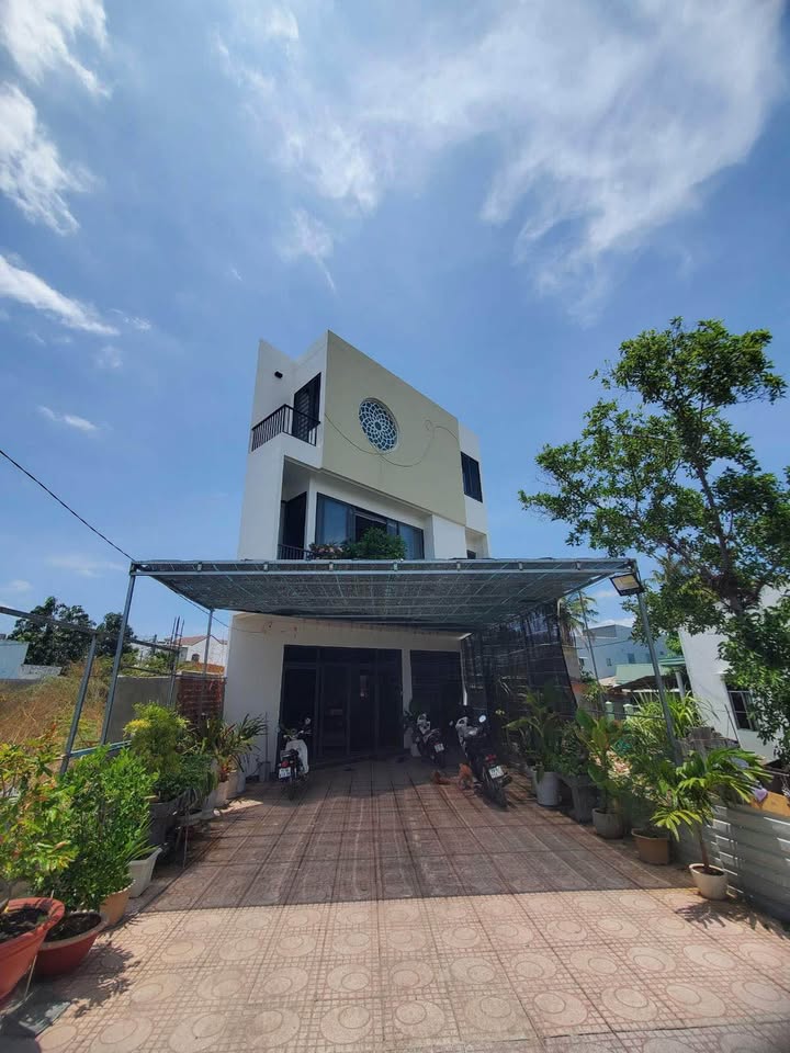 Nhà góc 3 tầng đường số 35, Nha Trang 41.6m² giá 4.35 tỷ - Không gian thoáng đãng!