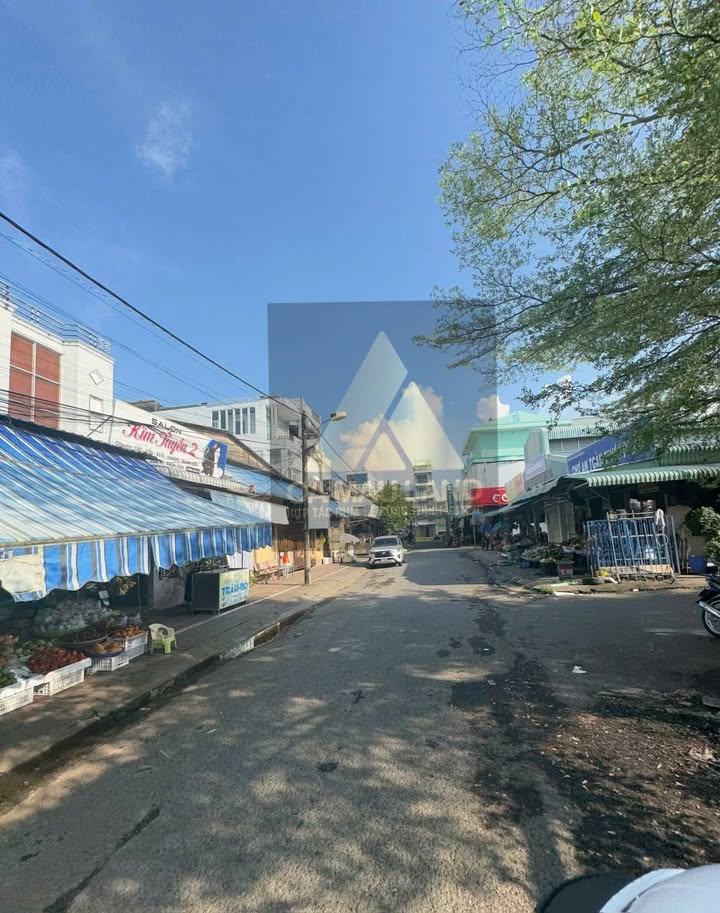 Nhà 1 trệt 1 lầu mặt tiền Nguyễn Văn Trỗi, Cà Mau - Giá chỉ 4 tỷ!