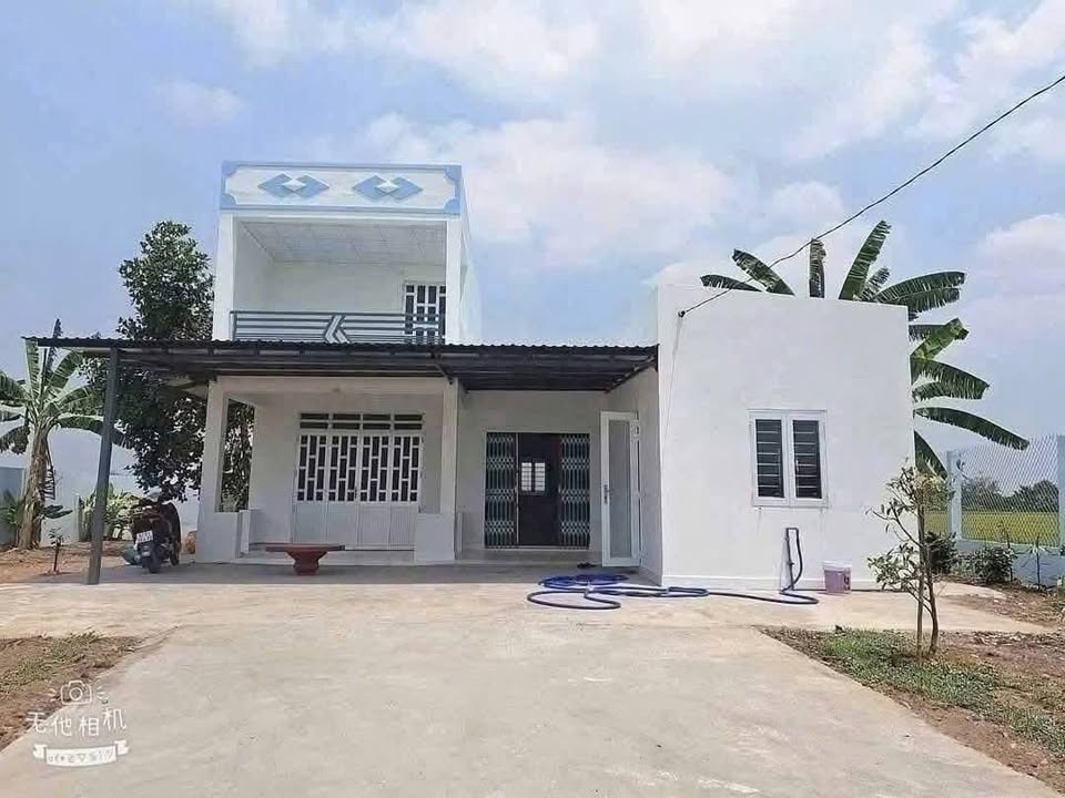 Nhà vườn 1 trệt 1 lầu tại Tân Trụ 500m² giá 2 tỷ - Vườn trái cây xum xuê!