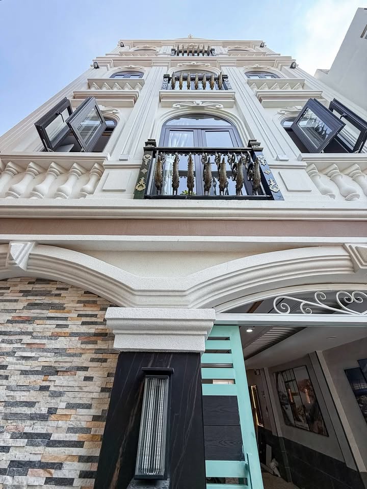 Chính chủ bán CHDV Gò Vấp 141m² giá 18 tỷ - Dòng tiền ổn định 1.5 tỷ/năm!