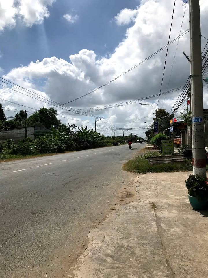 Nhà mặt tiền TL832 Nhựt Chánh 235m² giá 4.5 tỷ - Kinh doanh thuận lợi!