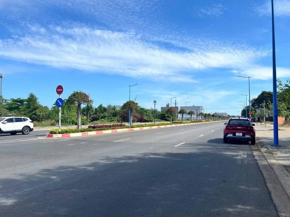 Lô Đất GÓC 2 Mặt Tiền Đường Ba Tháng Hai, Bà Rịa - 430m² chỉ 8.5 tỷ - Đầu tư sinh lời!