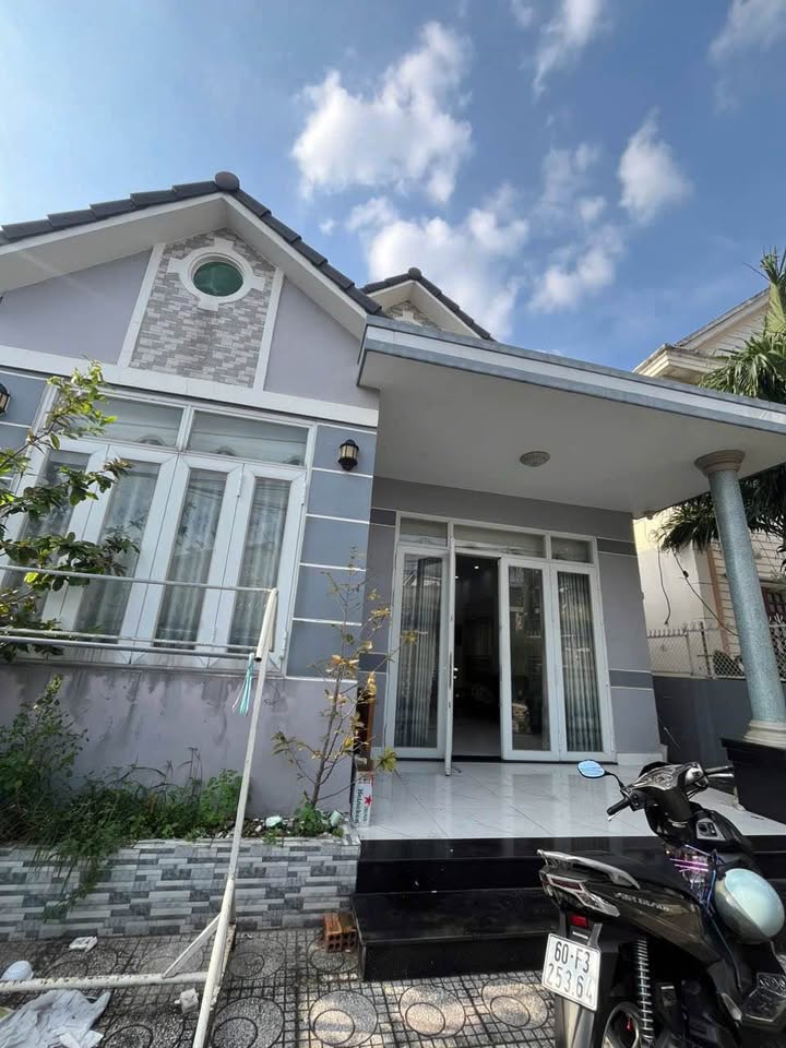 Biệt thự mini phường Long Bình, 300m² giá 6.8 tỷ - Sổ đỏ chính chủ, tiện ích đầy đủ!