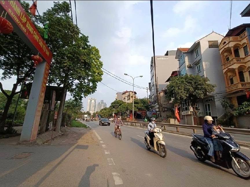 Nhà 3 tầng Đông Ngạc 32m² giá 5 tỷ - Nở hậu, gần Ciputra!