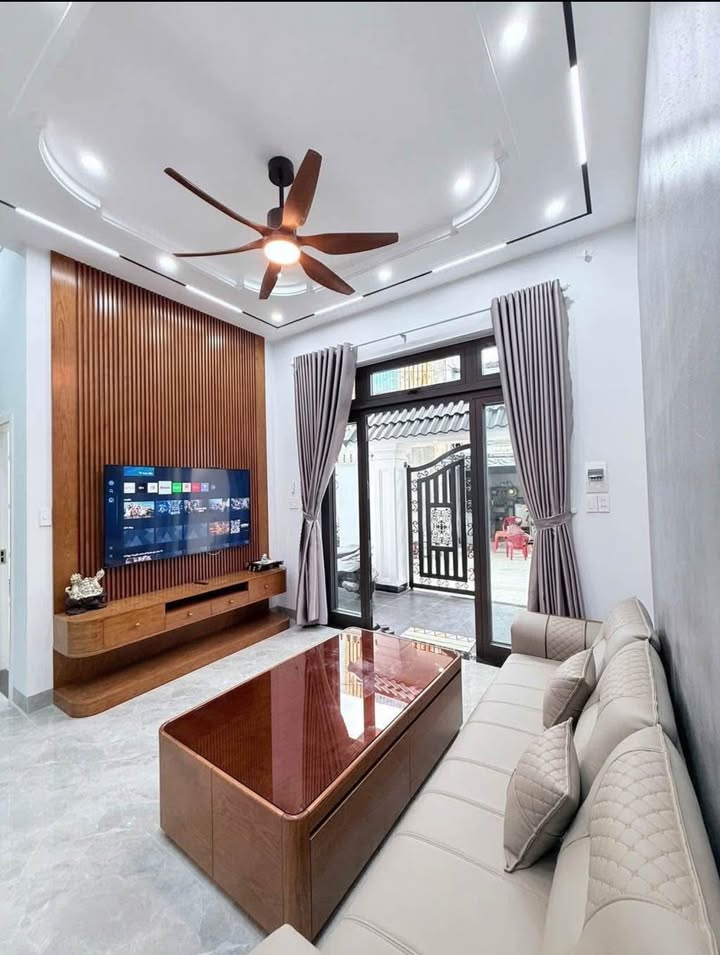 Nhà 2.5 tầng mặt tiền Nguyễn Văn Linh 80m² giá hơn 4 tỷ - Vị trí đắc địa gần sân bay