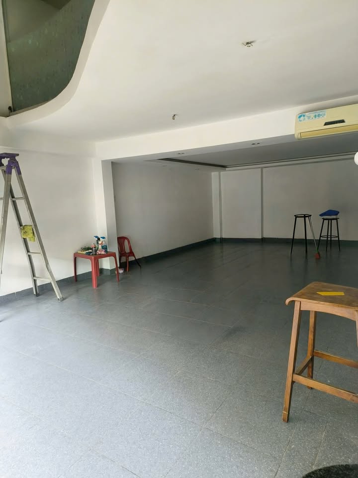 Cho thuê mặt bằng đường Nguyễn Hoàng, quận Hải Châu, Đà Nẵng - Giá chỉ 9 triệu/tháng!