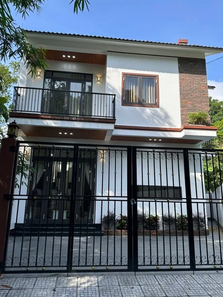 Nhà 2 tầng đẹp tại Thủy Xuân, Huế 100m² giá 3.6 tỷ - Đầy đủ nội thất hiện đại!