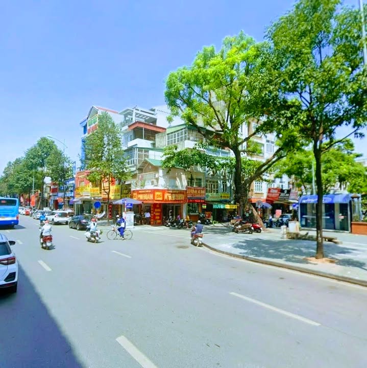 Nhà mặt phố Hoàng Hoa Thám, Ba Đình, 77m² giá 200 triệu - Cơ hội đầu tư hiếm có!