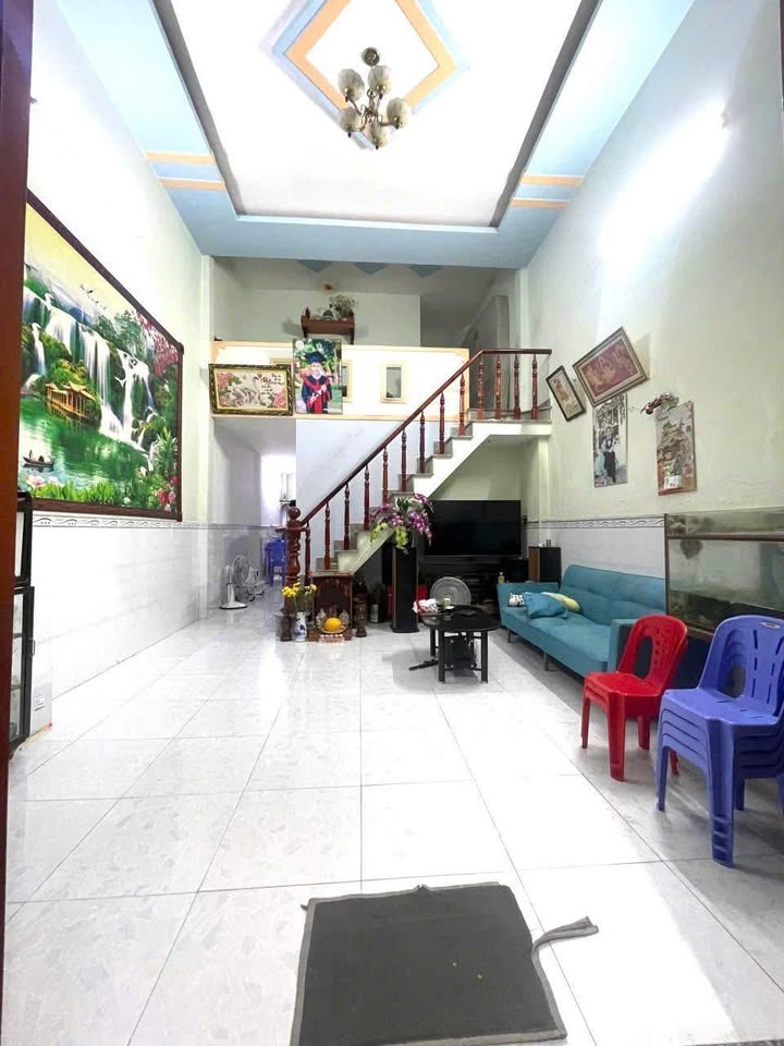 Nhà bán Thủ Dầu Một 63m² giá 1.299 tỷ - Thiết kế thoáng mát, gần chợ