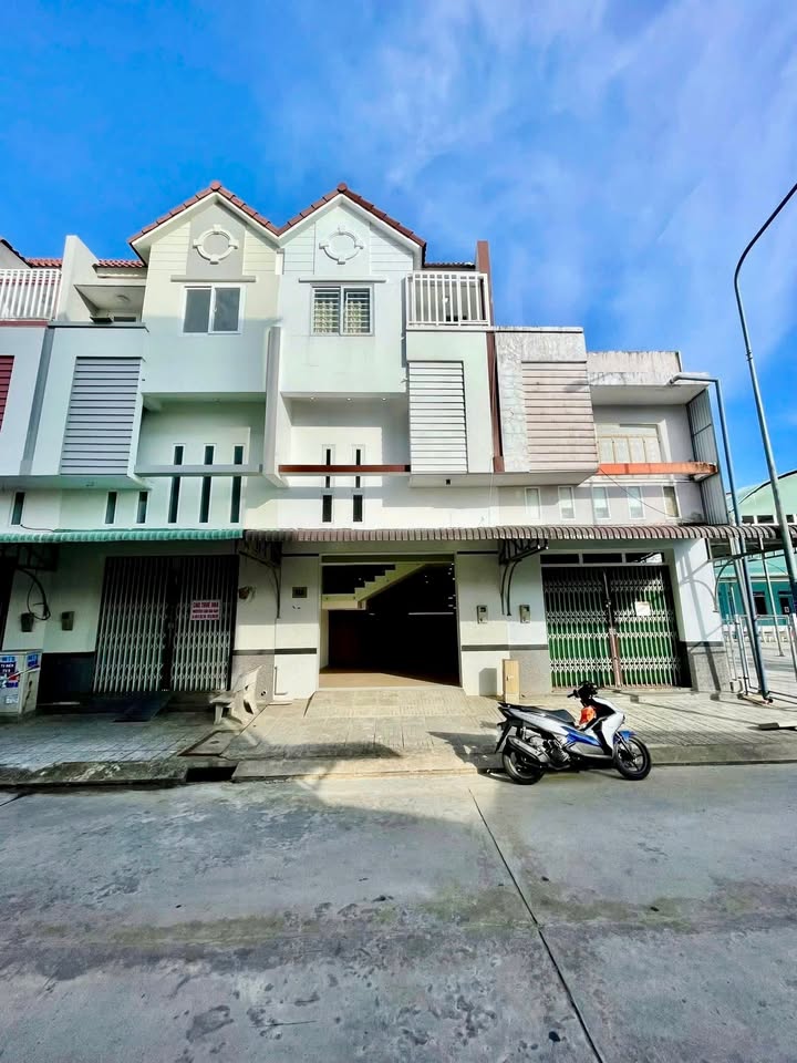 Nhà phố Rạch Giá 61m² giá 4.05 tỷ - Kinh doanh sầm uất ngay Chợ Bắc Sơn!