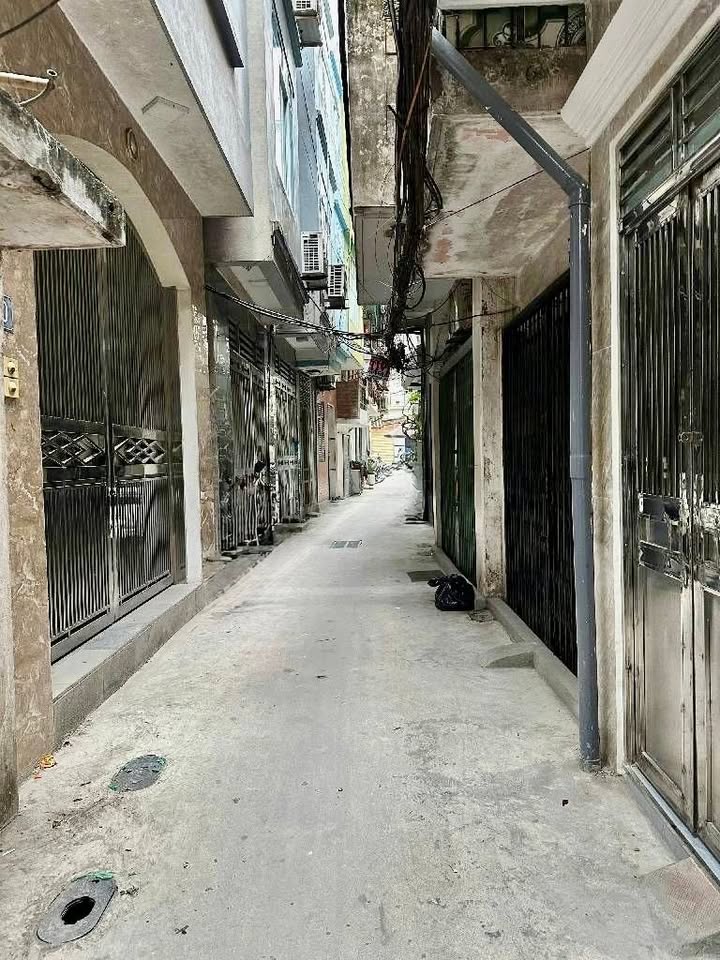 Nhà 5 tầng Bạch Mai 33m² giá 7.2 tỷ - Tiện ích đầy đủ, sổ đỏ chính chủ!