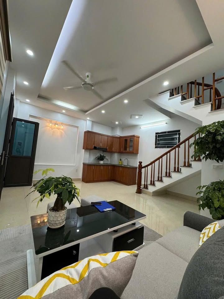 Nhà 4 tầng phường Đông Ngạc 30m² giá 6.6 tỷ - Gần hồ và chợ!