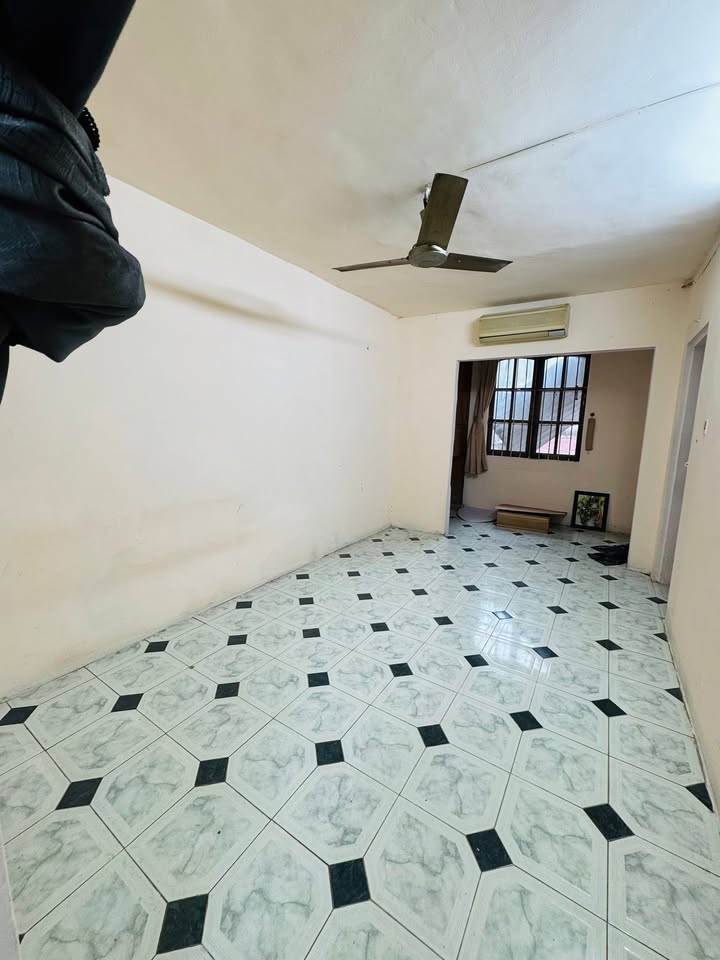 Căn hộ tập thể cho thuê tại ngõ 3 Vũ Thạch, Đống Đa 70m² - Nhà thoáng, gần trung tâm!