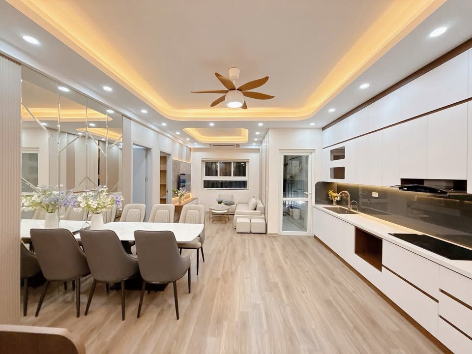 Nhà phố Cầu Diễn 35m² giá 5 tỷ - Ô tô đỗ cửa, tiện ích đầy đủ!