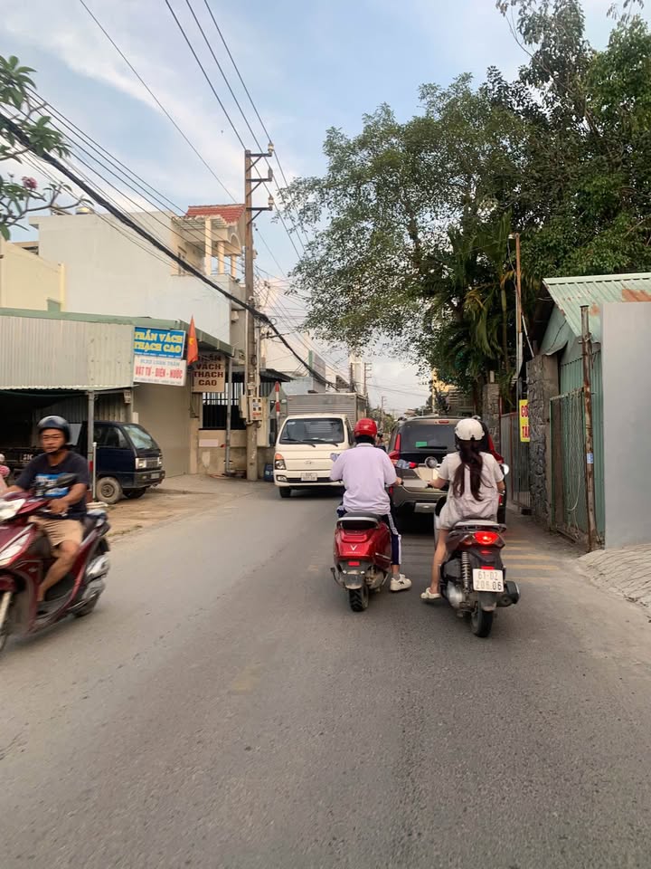 Nhà mặt tiền Nguyễn Đình Chiểu, Đông Hòa, Dĩ An 100m² giá 5 tỷ - Vị trí kinh doanh lý tưởng!