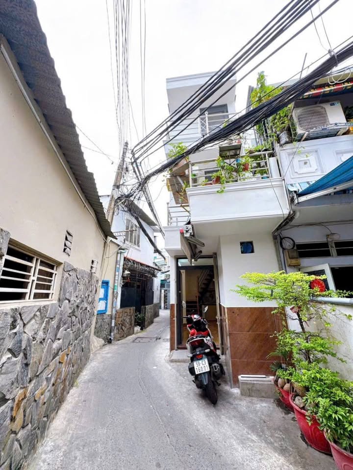 Nhà phố quận 4 15m² giá 2.499 tỷ - Vị trí đẹp, hẻm thông!