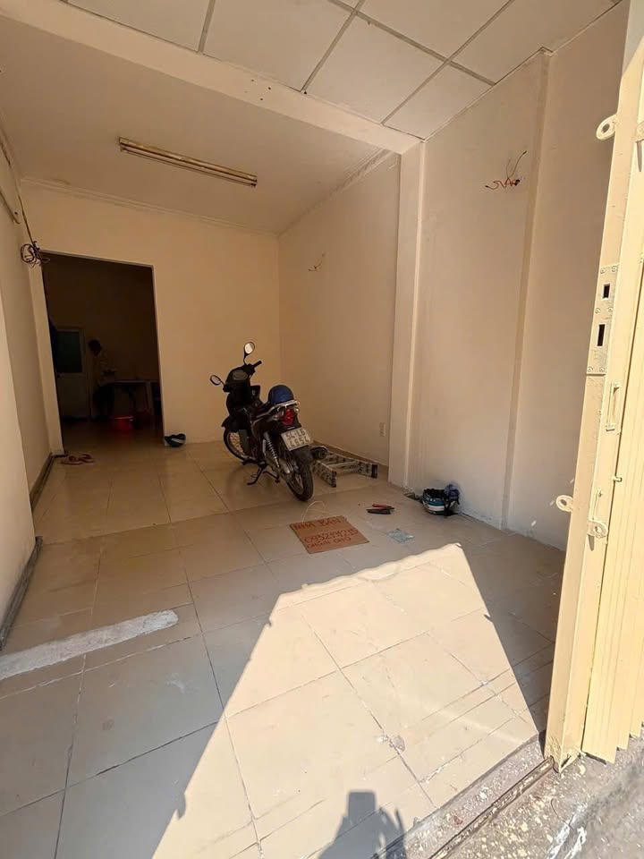 Nhà mặt tiền đường Tám Danh, P4, Q8 - Diện tích 30m² giá 4.7 tỷ - Kinh doanh thuận lợi!