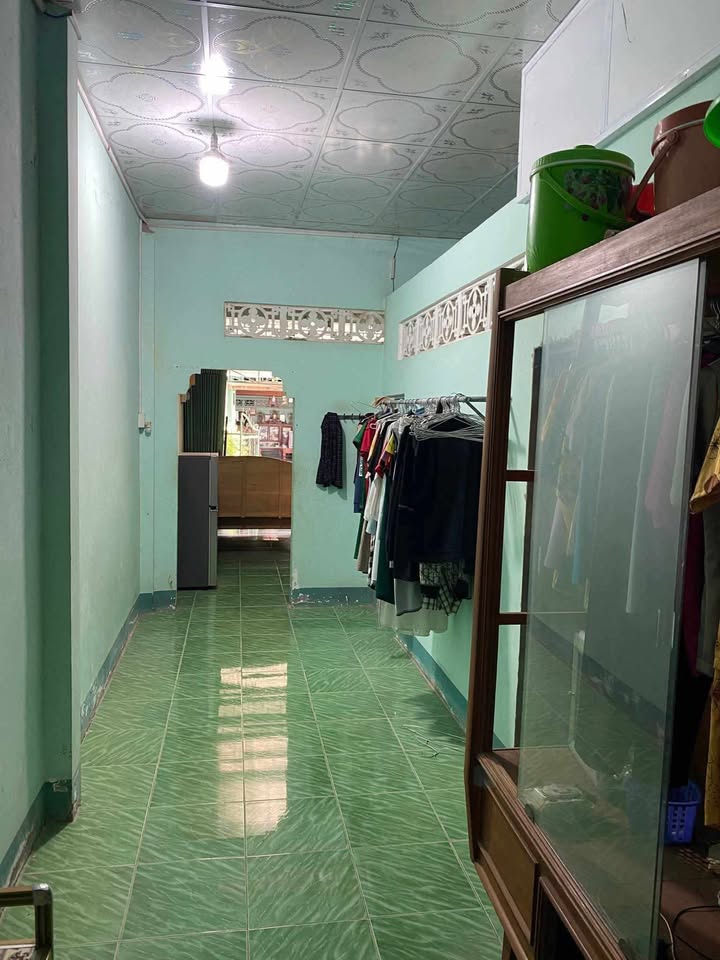 Nhà bán gấp tại chợ Bình Thành, 72m² chỉ 1.1 tỷ - Vào ở ngay!