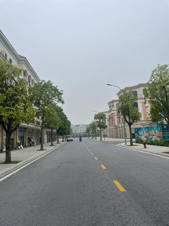 Shophouse Chà Là 5, Văn Giang 70m² giá 10.9 tỷ - Mặt đường 20m thuận lợi kinh doanh!