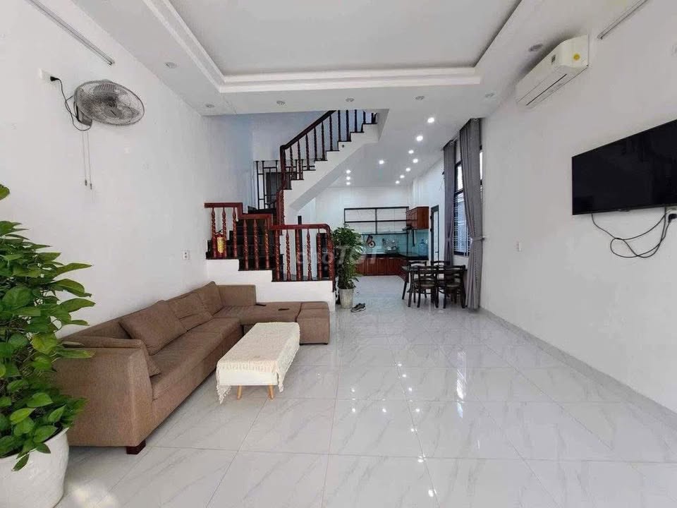 Nhà cho thuê khu Phạm Văn Đồng, Đà Nẵng 3 tầng giá 25 triệu - Thiết kế hiện đại, gần Vincom Sơn Trà!