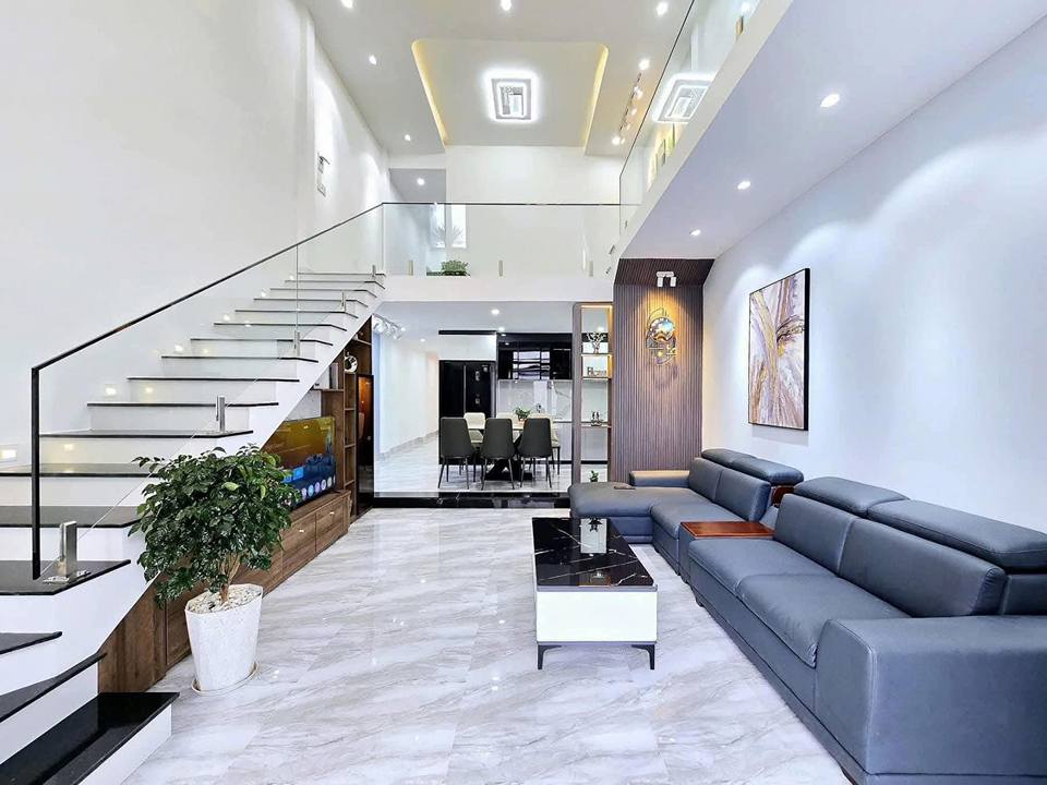 Nhà mê lửng đúc như 2 tầng tại Lê Độ, Thanh Khê, 70m² giá 4.95 tỷ - Vị trí cực kỳ đắc địa!