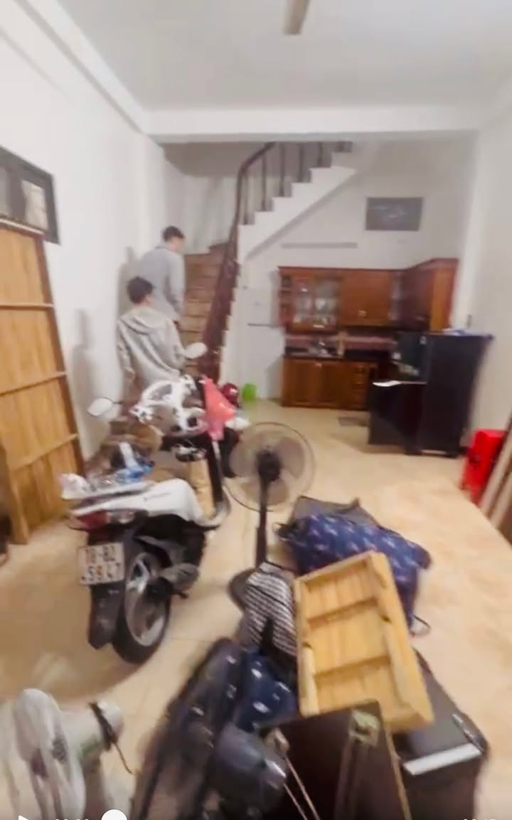 Nhà nguyên căn 5 tầng ngõ Pháo Đài Láng, Đống Đa 37m² giá 15 triệu - Phù hợp cho gia đình và nhóm bạn!