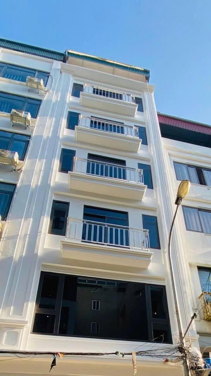 Cho thuê toà nhà 8 tầng mặt tiền 8m tại Lạc Long Quân, Tây Hồ - Giá 99 triệu/tháng