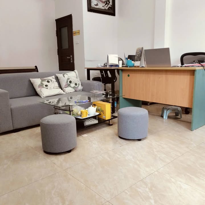 Văn phòng cho thuê 55m² tại Trần Quốc Hoàn, giá 7 triệu - Vị trí đắc địa cho doanh nghiệp!