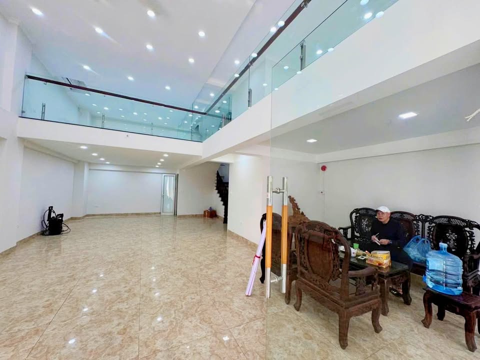 Cho thuê nhà phố KĐT Văn Phú 90m² giá 45 triệu - Thiết kế hiện đại, thang máy