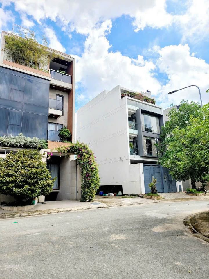 Nhà đường Nguyễn Hoàng, phường An Phú, Thủ Đức 126m² giá 33 tỷ - Thiết kế hiện đại, full nội thất Châu Âu!