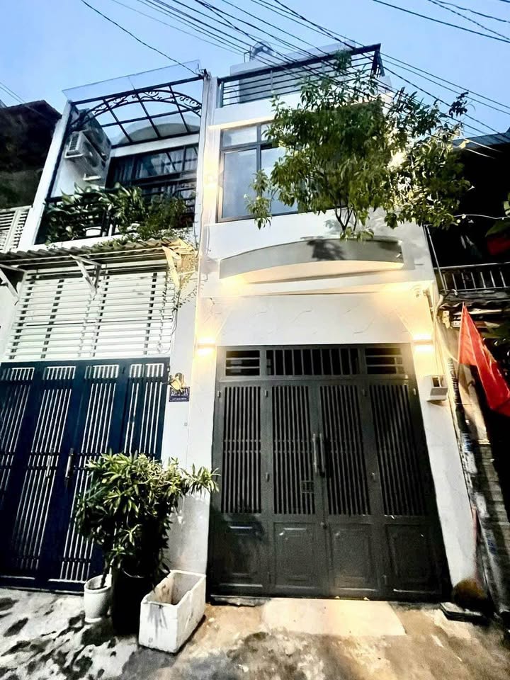 Căn nhà phố 3 tầng hẻm xe hơi Luỹ Bán Bích 32m² giá 4.69 tỷ - Thiết kế hiện đại, nội thất đầy đủ!