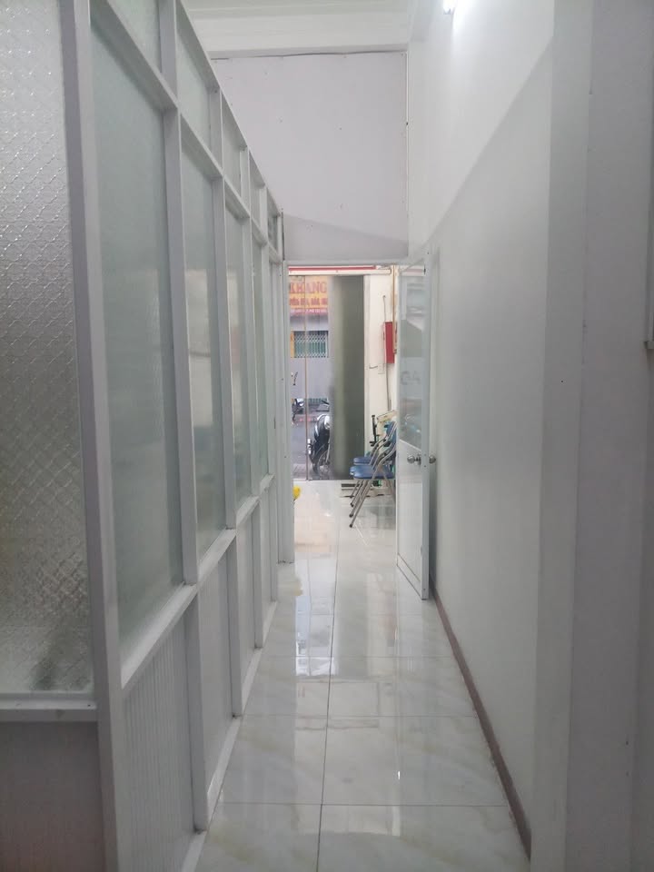 Cho thuê phòng mạch mặt tiền Vườn Lài 180m² giá 18 triệu - Kinh doanh thuận lợi!