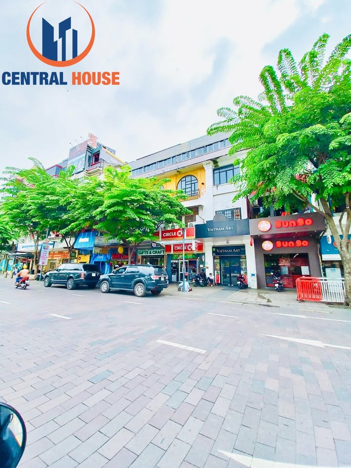 Nhà mặt tiền đường Nguyễn Huệ, Quận 1, Diện tích 88m² - Kinh doanh đa ngành, vị trí đắc địa!