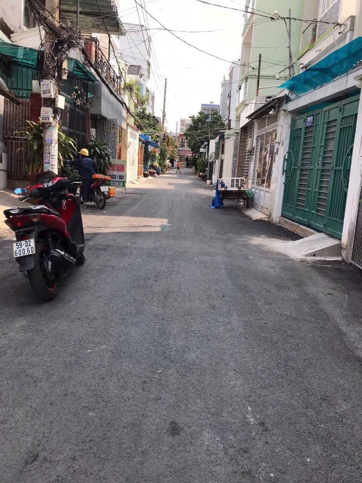 Nhà 4 tầng hẻm ô tô 985 Lạc Long Quân, Tân Bình 148m² - Dòng tiền ổn định 90 triệu/tháng!