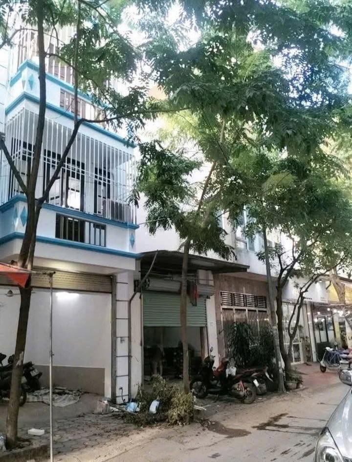 Nhà liền kề khu dịch vụ Hàng Bè, Kiến Hưng, 50m² giá 15.5 triệu - Bàn giao ngay!