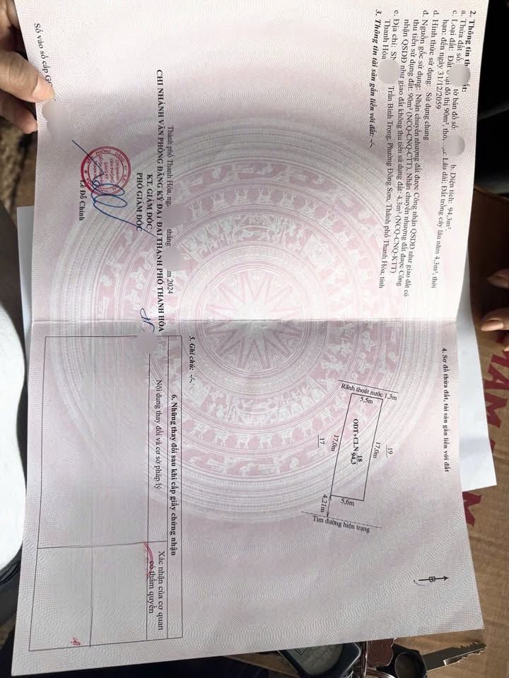 Nhà đẹp 2 tầng 1 tum tại chợ Đông Thành, 94m² giá 4.5 tỷ - Sẵn sàng vào ở ngay!