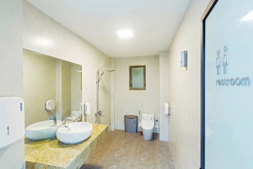 Cho thuê tòa nhà Đống Đa 80m² giá 75 triệu - View hồ Hoàng Cầu đẹp mắt!