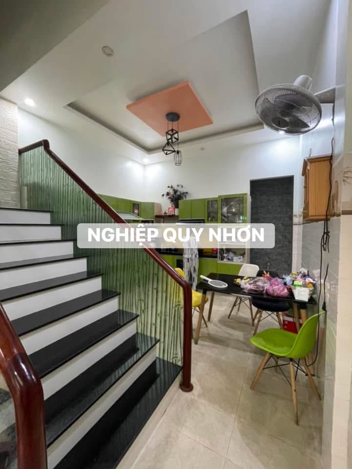 Nhà Mặt Tiền Nguyễn Văn Cừ Quy Nhơn 63m² giá 7.4 tỷ - Kiến trúc hiện đại, đầu tư sinh lời!