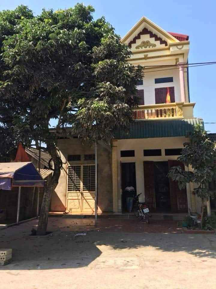 Nhà riêng 2 tầng và đất mặt đường Quốc lộ 32, 200m² - Cơ hội đầu tư tuyệt vời!