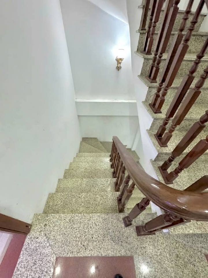 Nhà đẹp Mễ Trì 37m² giá 7.9 tỷ - Ô tô cách 5m, nội thất hiện đại!