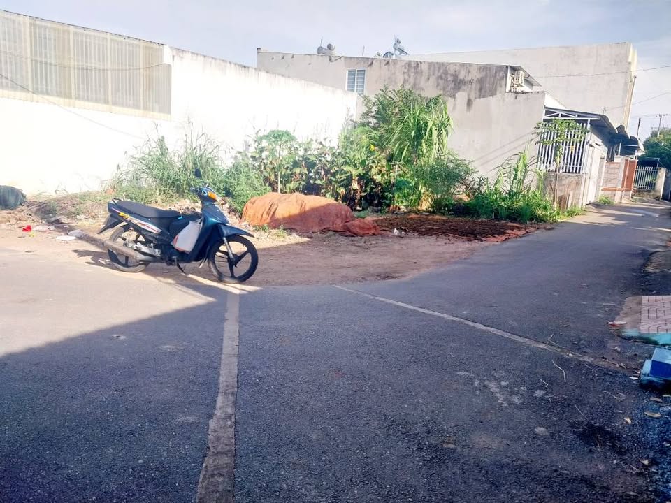 Đất góc 2 mặt tiền Đường số 6, Hòa Long, Bà Rịa 176m² giá 2.25 tỷ - Cơ hội đầu tư tuyệt vời!