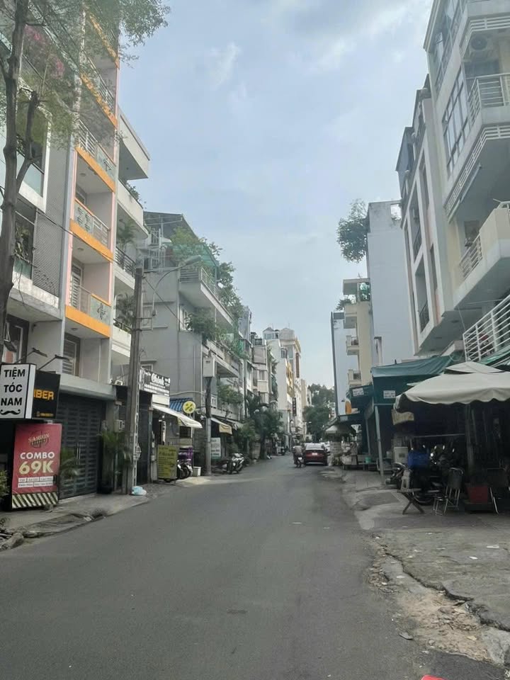 Nhà nhỏ hẻm xe hơi Ba Tháng Hai Q.10 30m² giá 6.9 tỷ - Vào ở ngay!