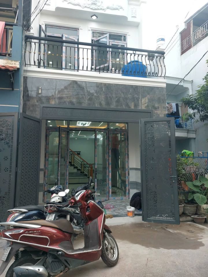 Nhà mặt tiền đường 12m, Tân Chánh Hiệp, 48m², giá 4.9 tỷ - Kinh doanh thuận lợi!