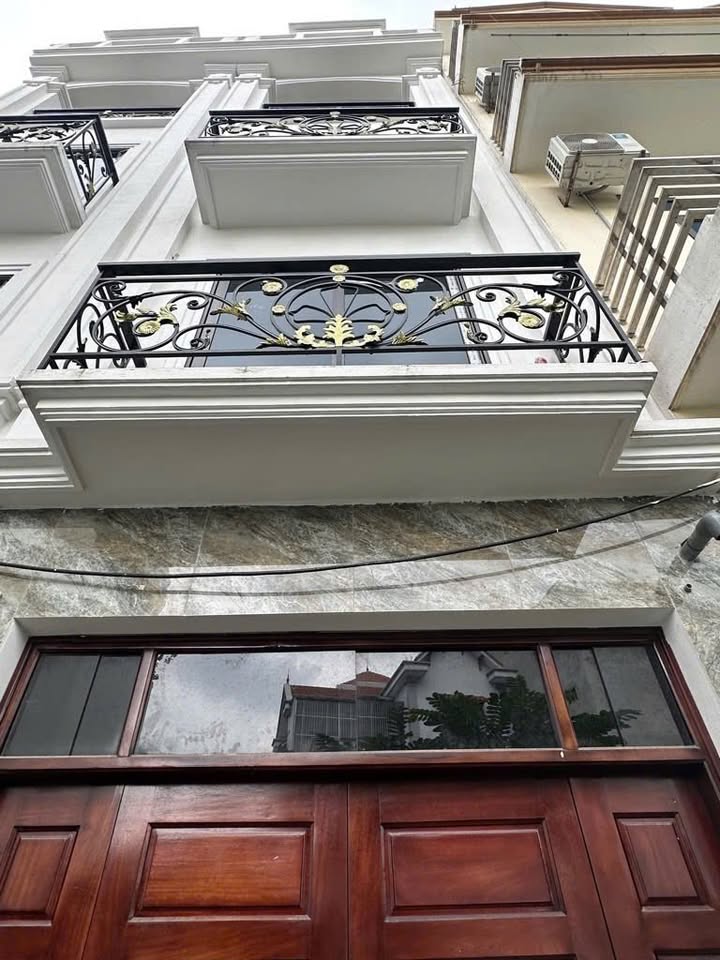 Bán nhà 5 tầng Di Trạch Hoài Đức 39m² giá 5.5 tỷ - Không gian rộng rãi cho cả gia đình!