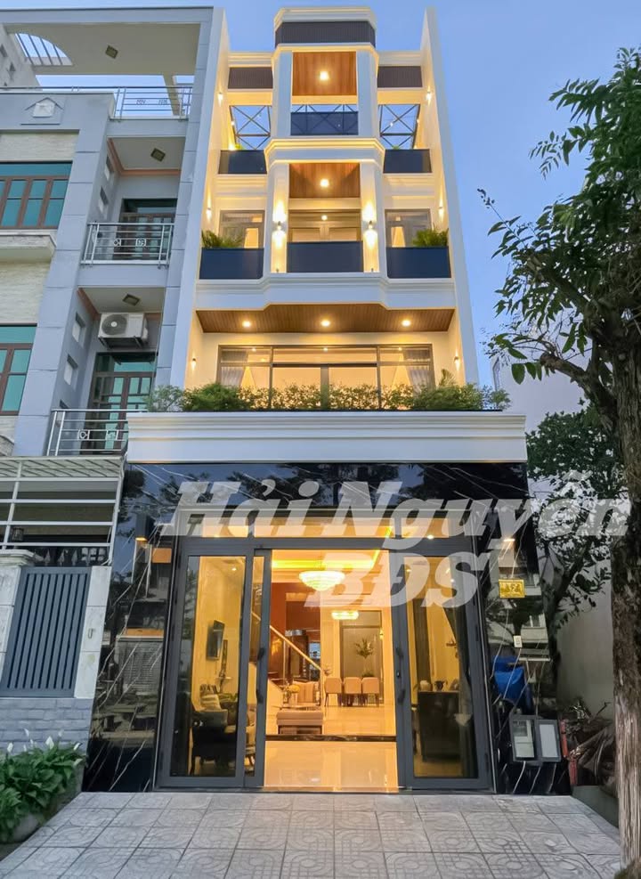 Nhà phố Phú Mỹ, Quận 7, 90m² giá 18.6 tỷ - Thiết kế hiện đại, view sông thoáng mát!